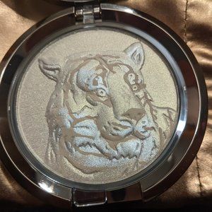 Chantecaille White Tiger Poudre Delicate (Special Edition)
